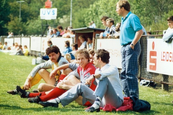 Bayern Mönchengladbach (BMG) op bezoek bij De Sleutels. Rob, Gerrie Mühren, Ger Scheffer en (staand) Jan van Bemmelen. De helaas overleden Gerrie Mühren was gastspeler bij De Sleutels (gesponsored door Piet Kooreman.