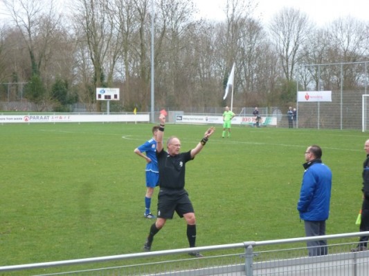 Een begeleider van VDL krijgt de rode kaart vanwege aanhoudende opmerkingen jegens de leiding