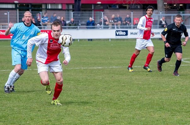 De rappe Nick Scheurwater trekt er op uit