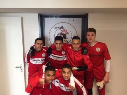 Sami Mouchih (staand, geheel links) met een aantal spelers die nu al uitkomen voor SP-AR-TA,