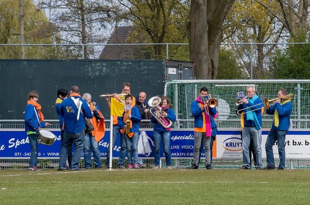 Tijd voor wat muzikale klanken. Aan de feestfestiviteiten weigerde UVS mee te werken