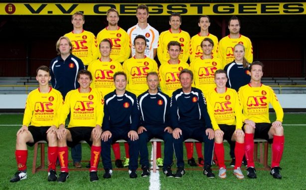 Jurgen Bouwmans op selectiefoto van Oegstgeest 2, zittend uiterst rechts