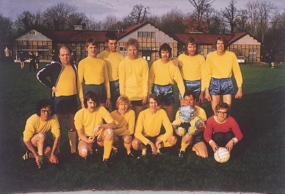 De mannen van het eerste uur speelden in 1974 tegen de ‘bazen’ van de sociale werkplaats