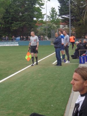 Voorschoten'97-trainer Huib van Oostrom Soede bracht Eildert van Dijken als tweede wissel in