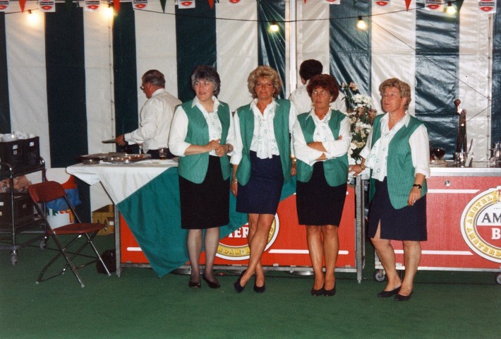 De dames van de kantine, de lievelingen van Lugdunum. Van links naar rechts: Tini Haakman, Joke de Roo, Greet Brakhoven, Ria Klinkhamer.
