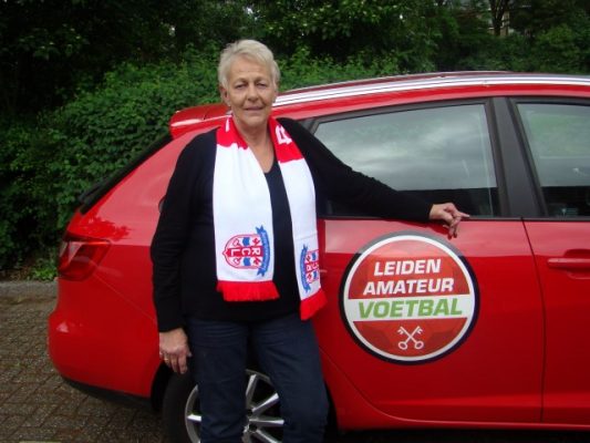 Natuurlijk volgen Anneke Bloemendaal en haar Willem alle amateur voetbalontwikkelingen via www.leidenamateurvoetbal