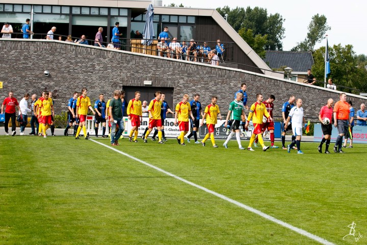 HVC'10 uit, een wedstrijd die werd verloren door de Valkenburgers