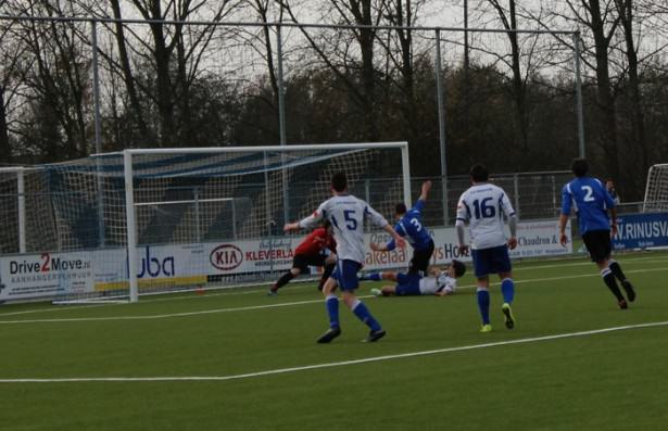 Jasper van Trigt zet koploper Hillegom op 1-0 tegen Meerburg