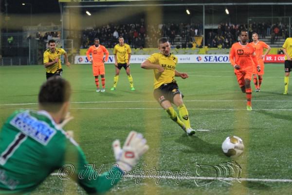 Wolters eerste treffer tegen de 'wijdbroeken' vanaf de stip