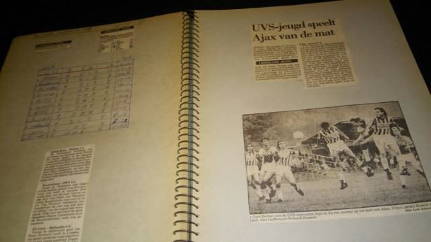 Van Delft heeft dozen vol met plakboeken. Verslagen, uitslagen, standen...alles werd bijgehouden