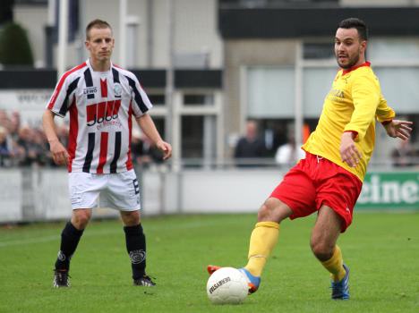 Jaber Akhrif aan de bal in de uitwedstrijd tegen GHC (2-2)