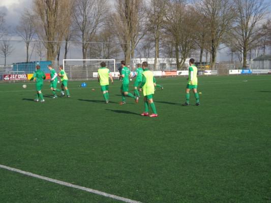 Een pittige warming-up van de thuisploeg werd gevolgd door bij vlagen een galavoorstelling