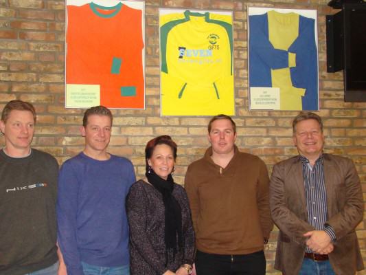 Het bestuur van FC Rijnland, van links naar rechts: Aad Benning, Michel Buyn, Marianne Pikaar, Roy Kamphues en Wim Pikaar. Niet op de foto Wout Lens (bestuurslid Onderhoud).