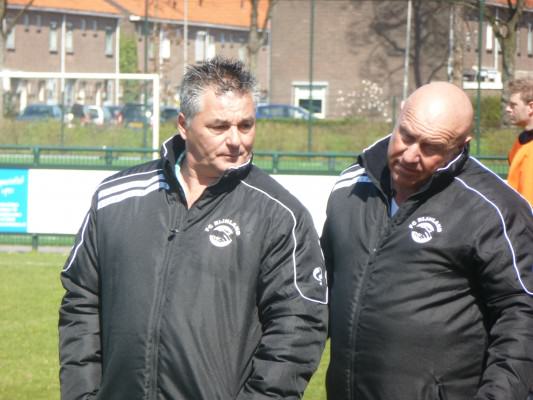 De Technische staf van FC Rijnland overlegde veel met elkaar, dit niet zonder succes