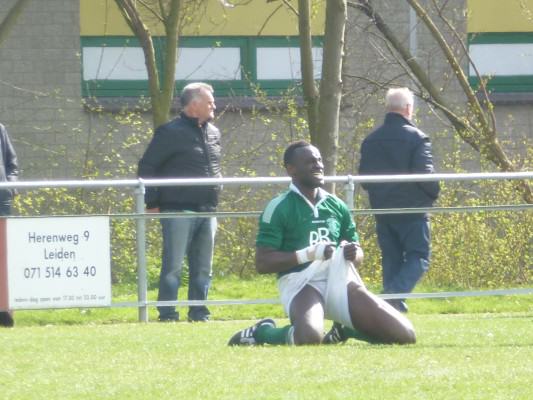 Sergio Vrede heeft net een enorme kans laten liggen op de 1-2..