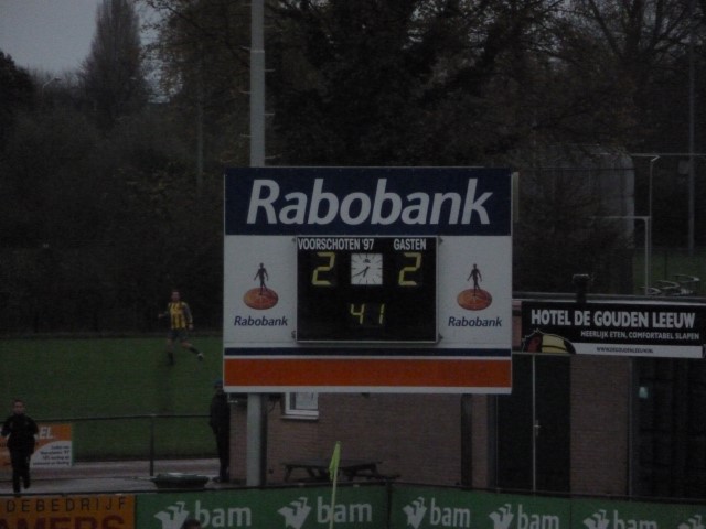 Ook vier minuten later kwam er geen winnaar op Adegeest. De middag was vermakelijk.