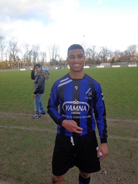 Een trotse zeventienjarige Younes Oulmoudem van Roodenburg blikt trots terug op deze pot