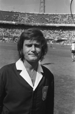 Frans Derks, een uitstekende scheidsrechter, die propageerde dat voetbal ook amusement is.