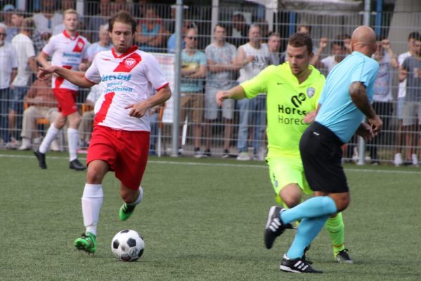 Melvin Zweistra miste een strafschop, maar het werd hem achteraf vergeven. Ronald Mink had dit keer een basisplaats bij UVS.